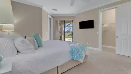 The same bedroom with walk-in closet - seen from a different angle