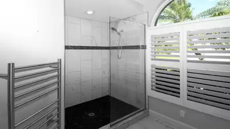 Spacious walk-in shower, natural light, and towel warmer – bringing a spa-like feel into your home.