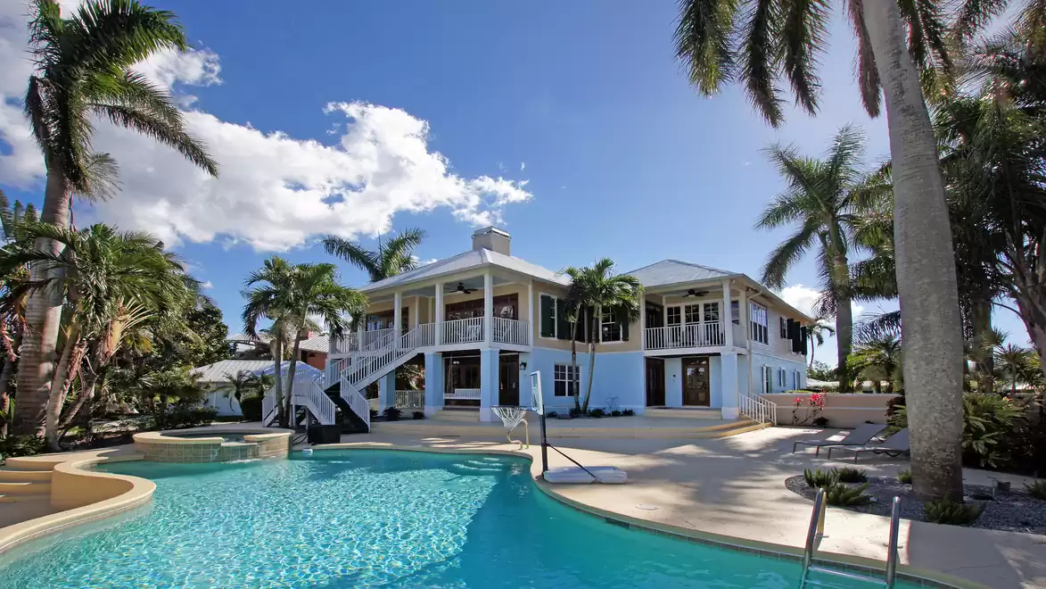 Villa Caladore vacation home in Fort Myers with curved pool, spa and palm trees
