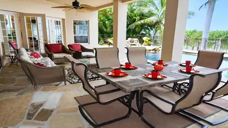 The dining table on the terrace offers space for 6 people