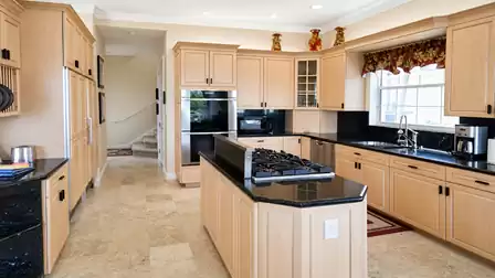 Large, fully equipped kitchen