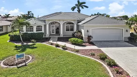 Front view Villa Boaters Dream