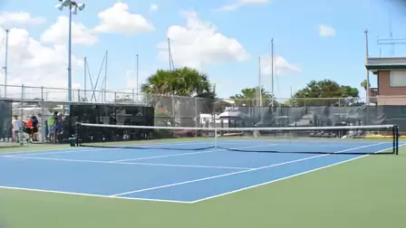 Tennis Courts in the Yacht club - pay and play 
