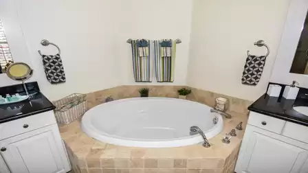 Take a bath in the big bath tub