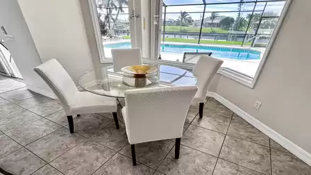 Breakfast nook with view over the terrace and the pool