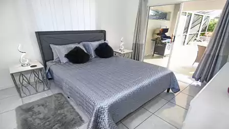 Queen size bed in the 3rd bedroom