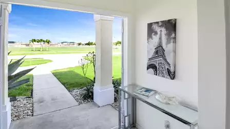 Entrance with view to the outside