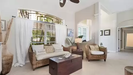 An additional sitting area is located next to the foyer
