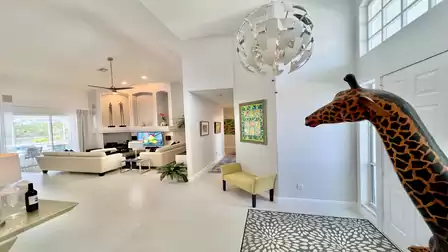 Entrance area with view into the living room