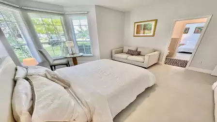 Queen size bed in the fourth bedroom