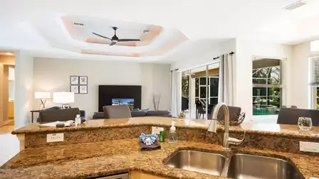 View from the kitchen over the Living room to the pool deck
