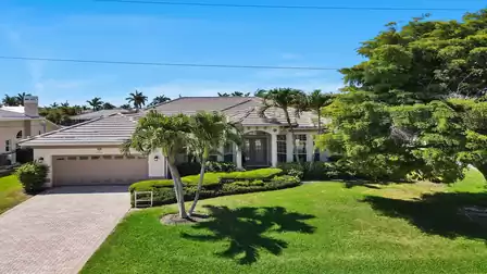 Villa Bahama in a preferred south-facing location - situated in the southwest of Cape Coral
