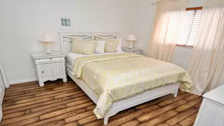 Spacious guest bedroom with double bed. Also with easy-care floorboards