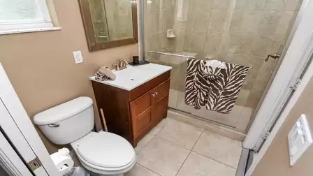Guest bathroom with large glass shower, which can also be used as a pool bath.