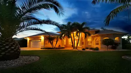 A very attractive vacation home, surrounded by palm trees: Sunset Paradise