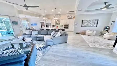 Here, the individual living areas merge seamlessly into one another