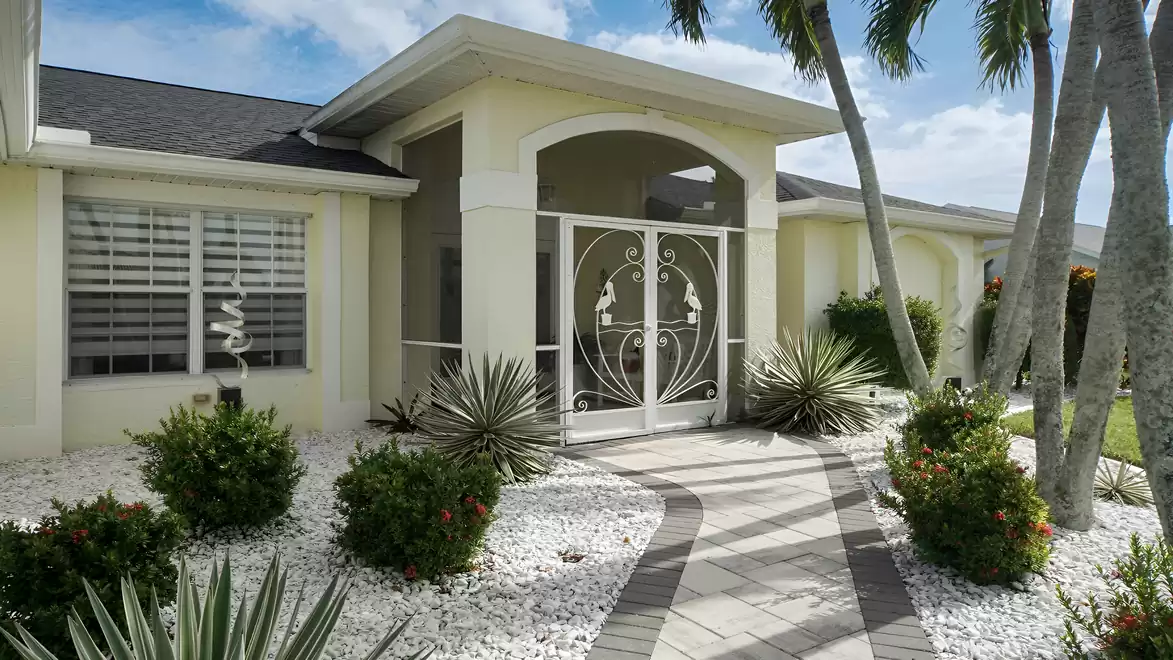 The home presents itself inviting and in top condition