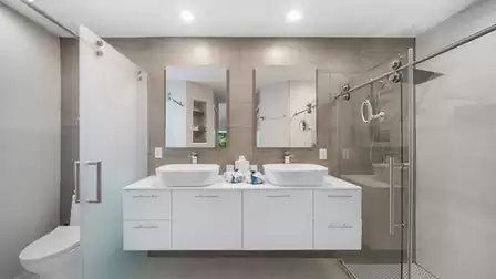 Modern bathroom in white.