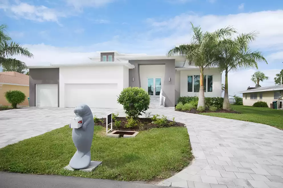 A home like no other in Cape Coral: Villa River Star