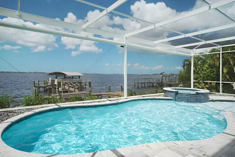 The property is located right on the Caloosahatchee River