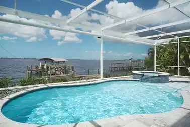 The property is located right on the Caloosahatchee River