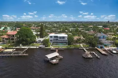 Villa River Star backyard and lift on the River