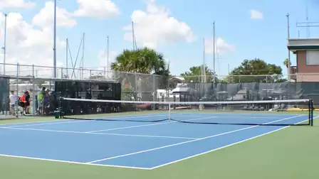 Tennis Courts in the Yacht club - pay and play