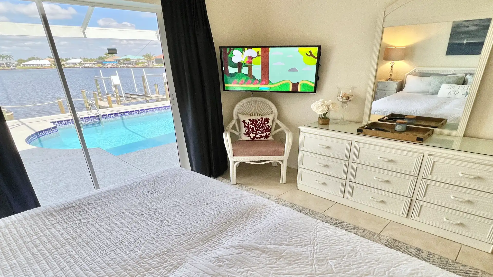 You also have direct access to the pool and terrace here
