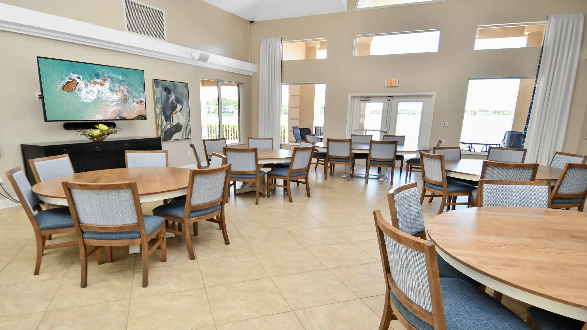 Plenty of space for playing cards with new friends or for events