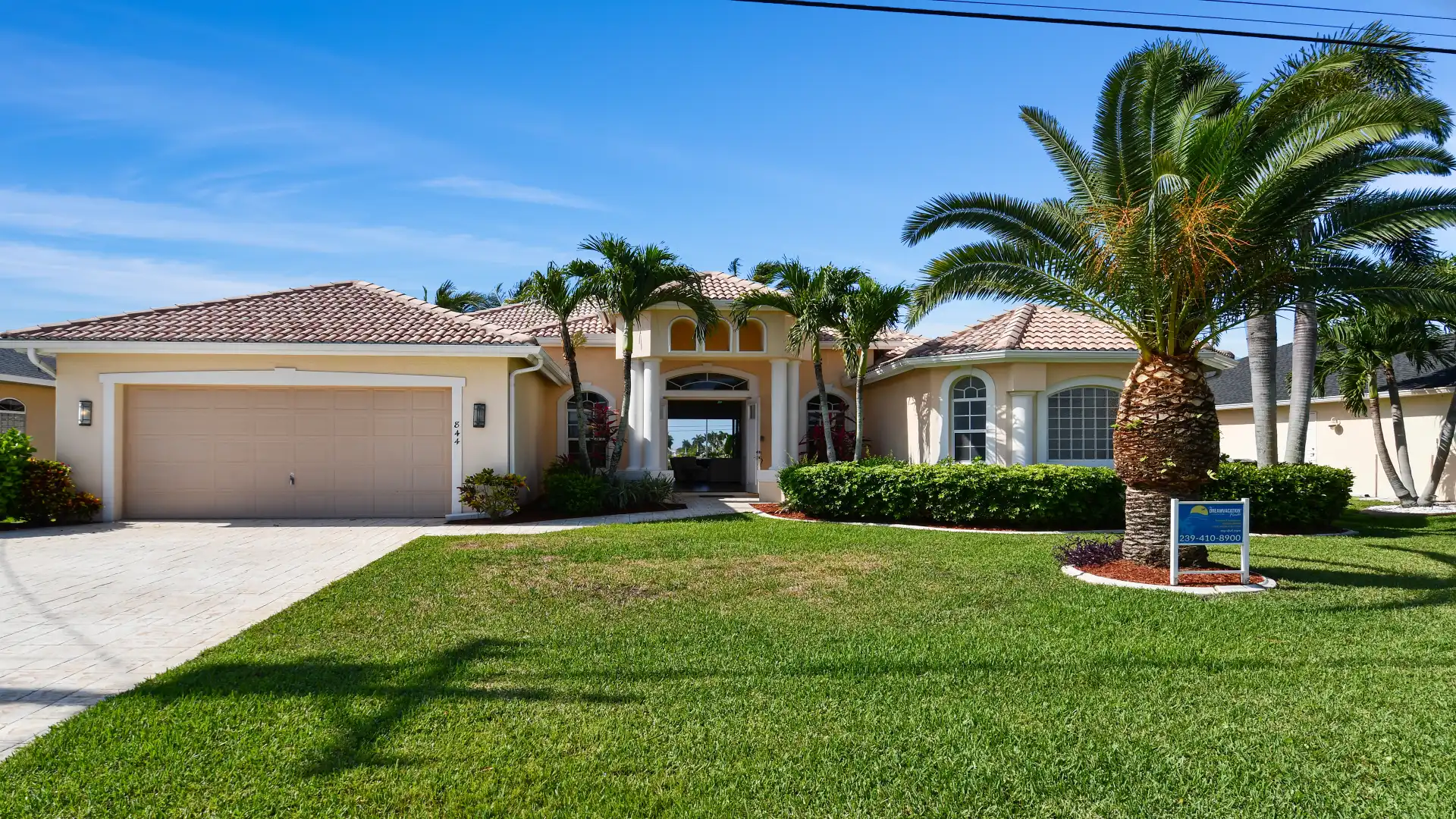 Villa Camille is a beautiful modern vacation home in Southwest Cape Coral