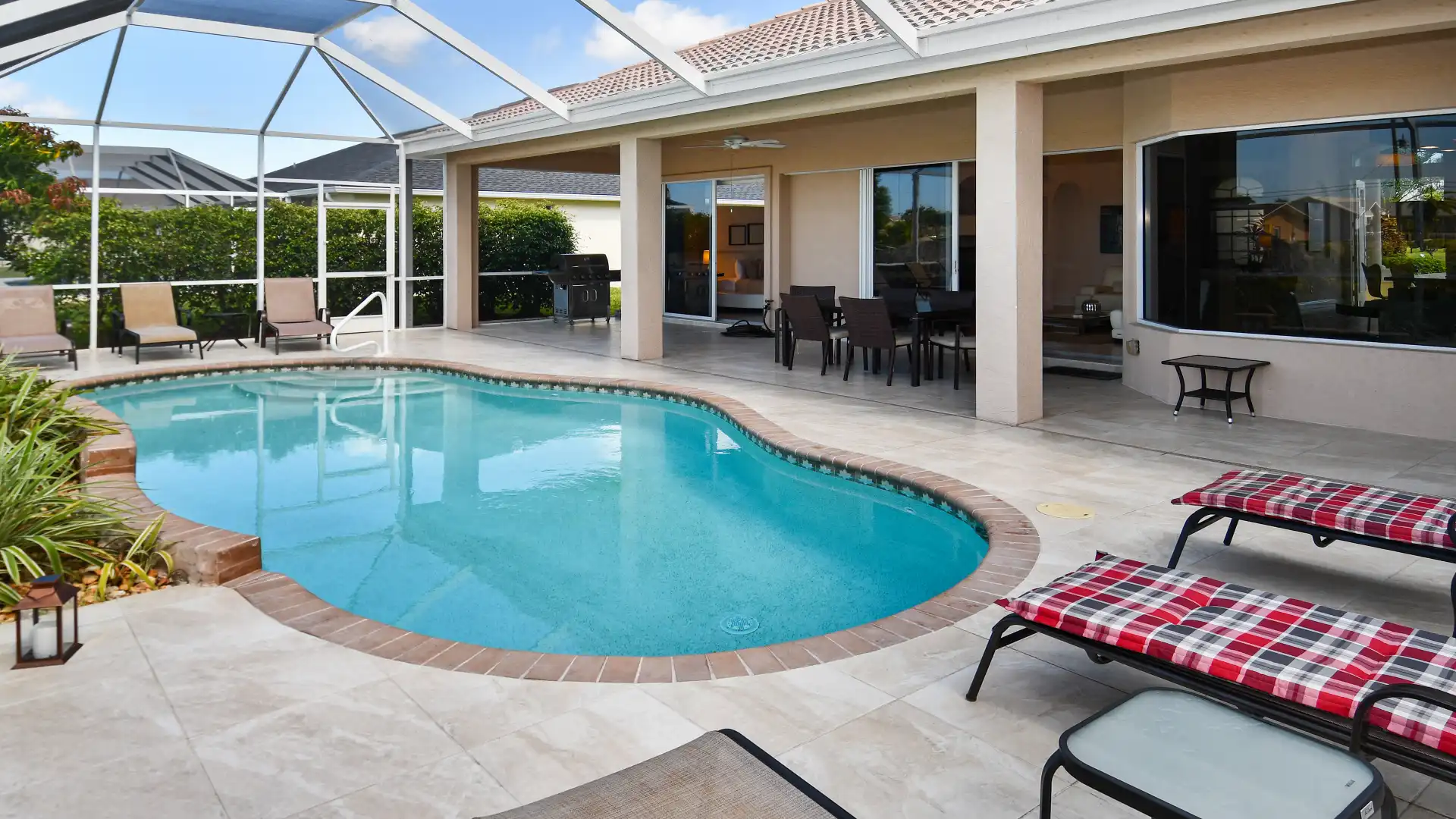 The attractive pool area offers plenty of room for sunbathing