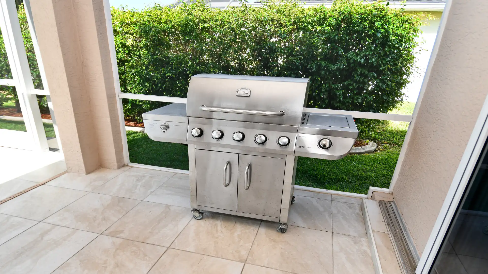 The grill is ready for steak, prawns and vegetables. Enjoy your meal