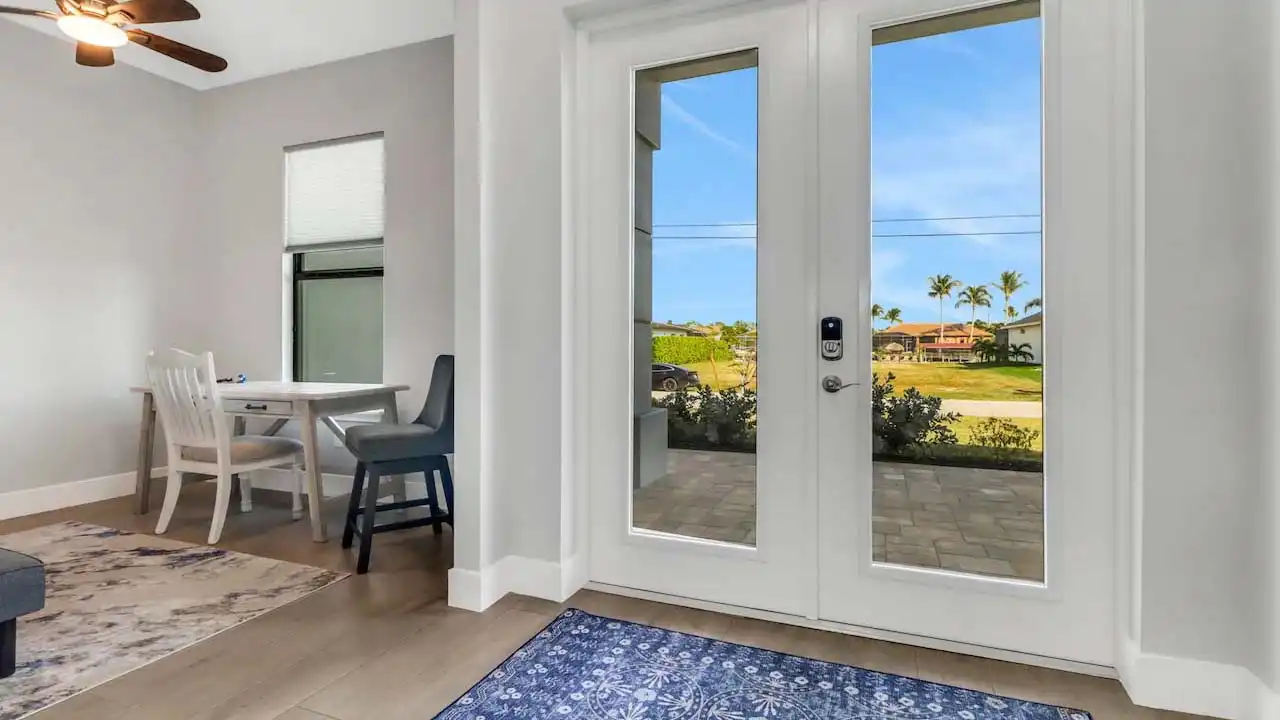 Entrance area to Villa Blue Martini with small desk