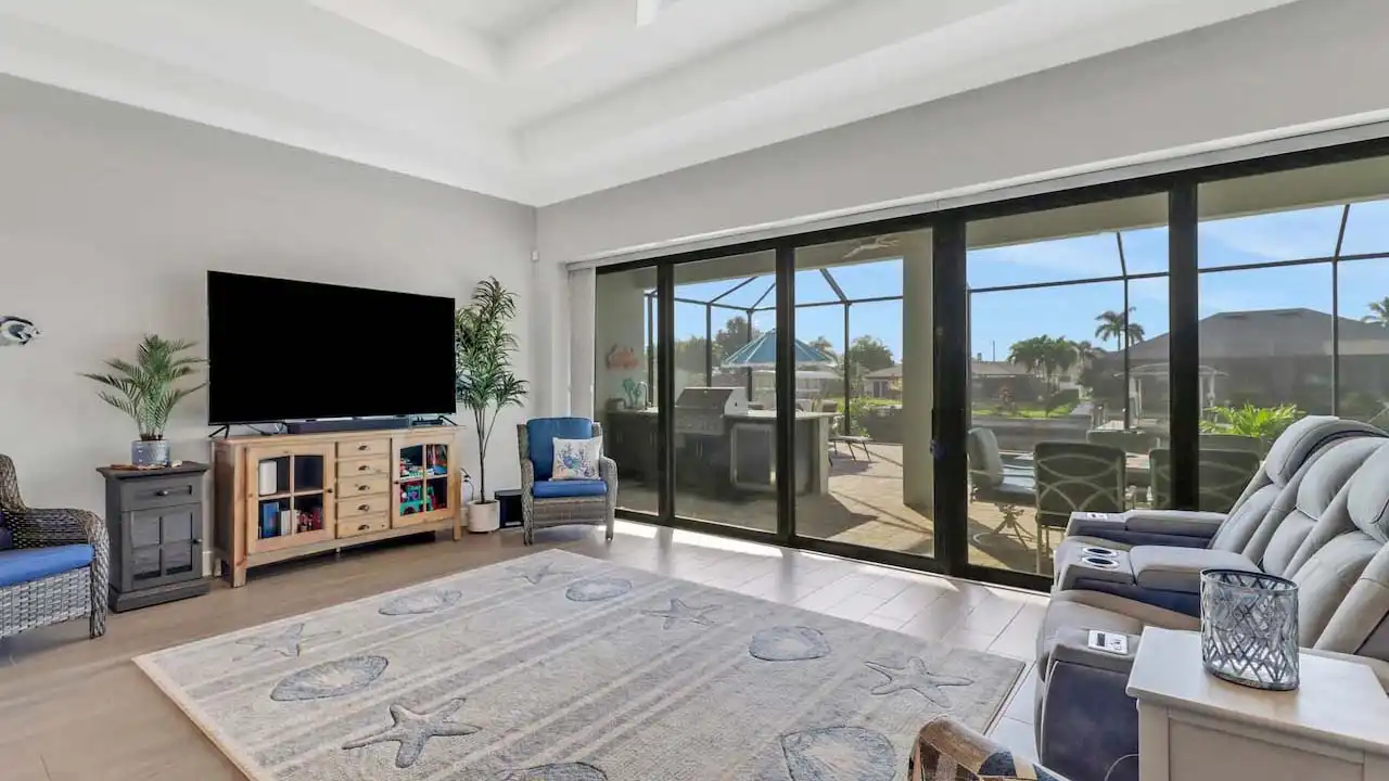 Light-flooded TV area with cinema ambience