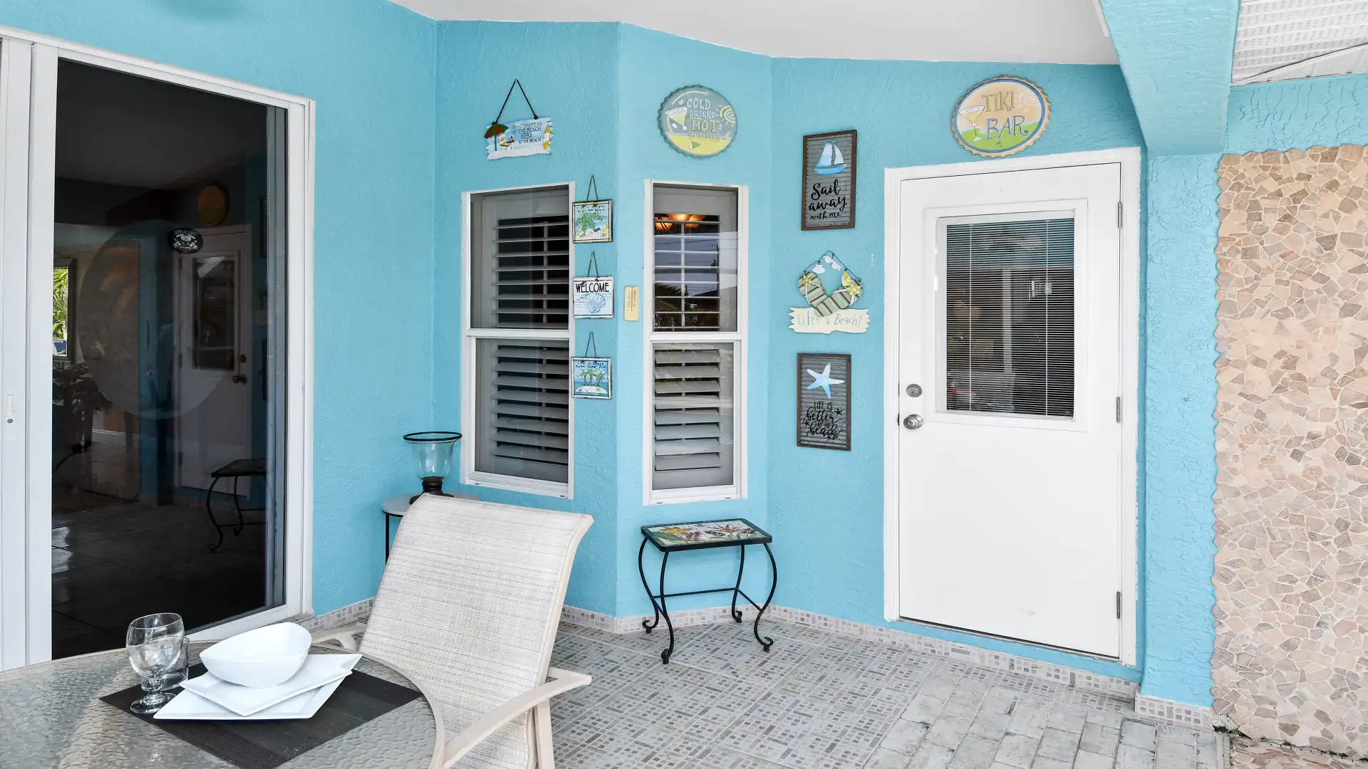 Beach ambience for that Florida feeling