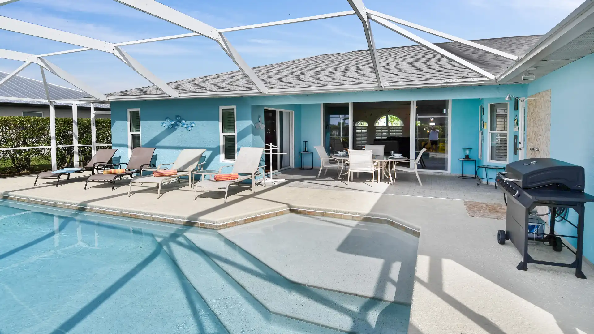 The sun terrace offers space for 4 sun loungers