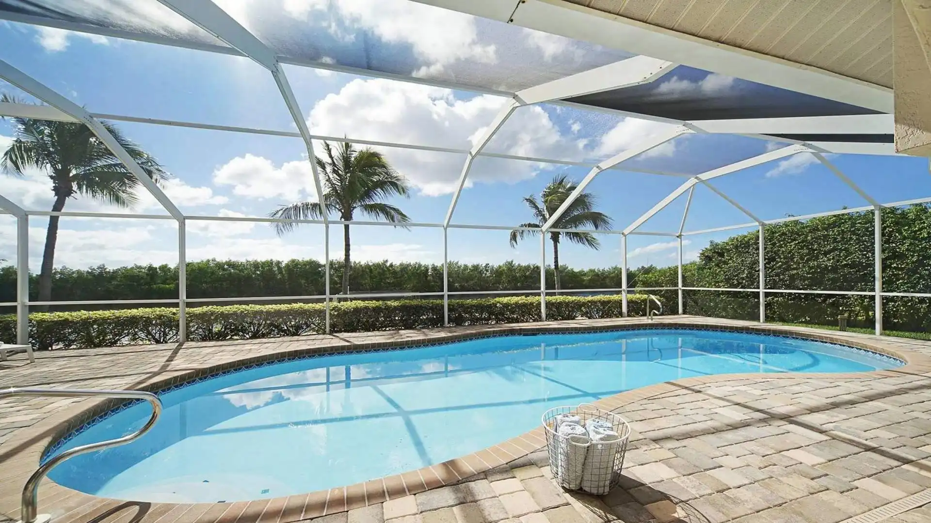 A stunning, elegant pool in the shape of a kidney