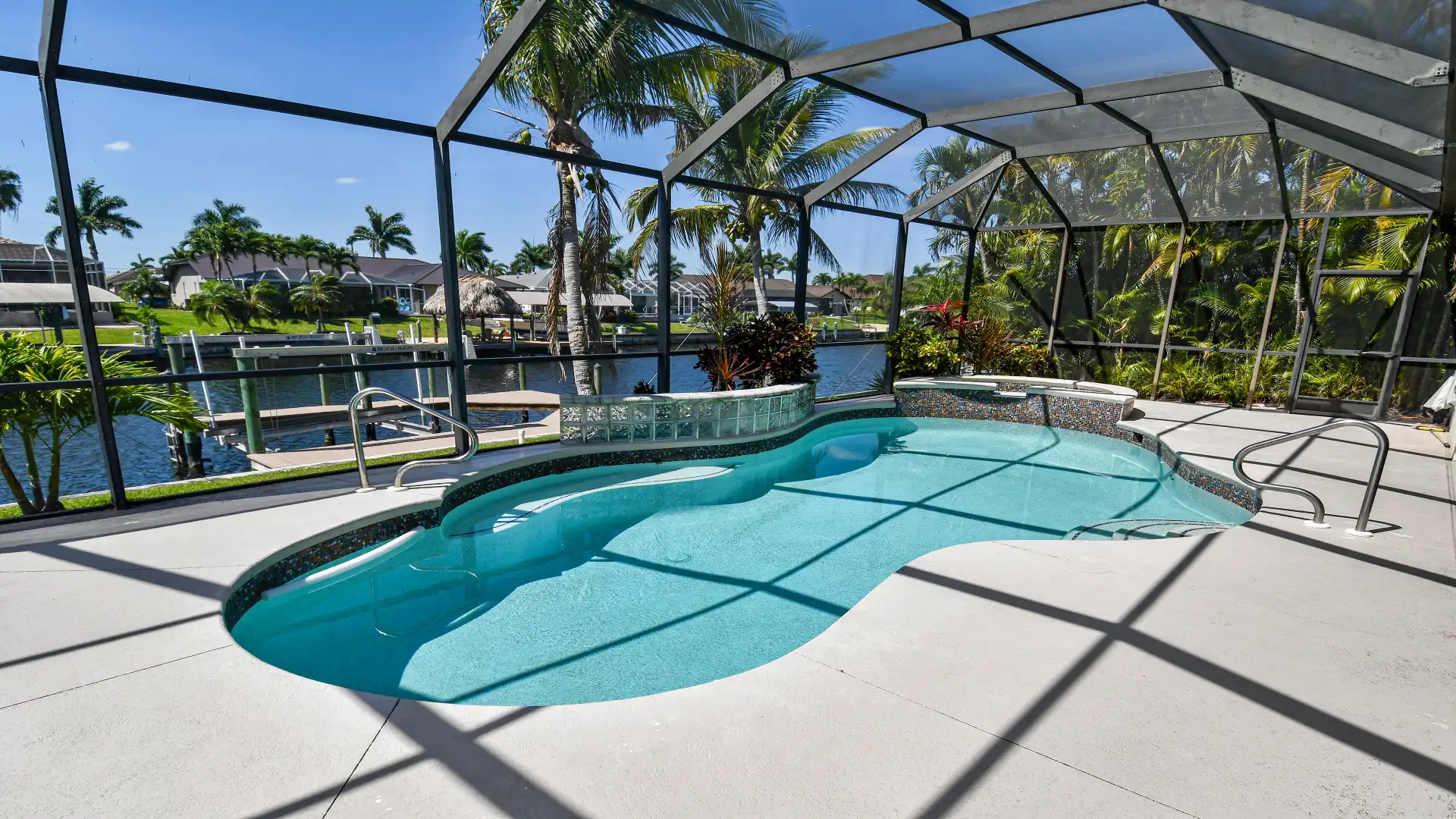 View over the entire pool terrace