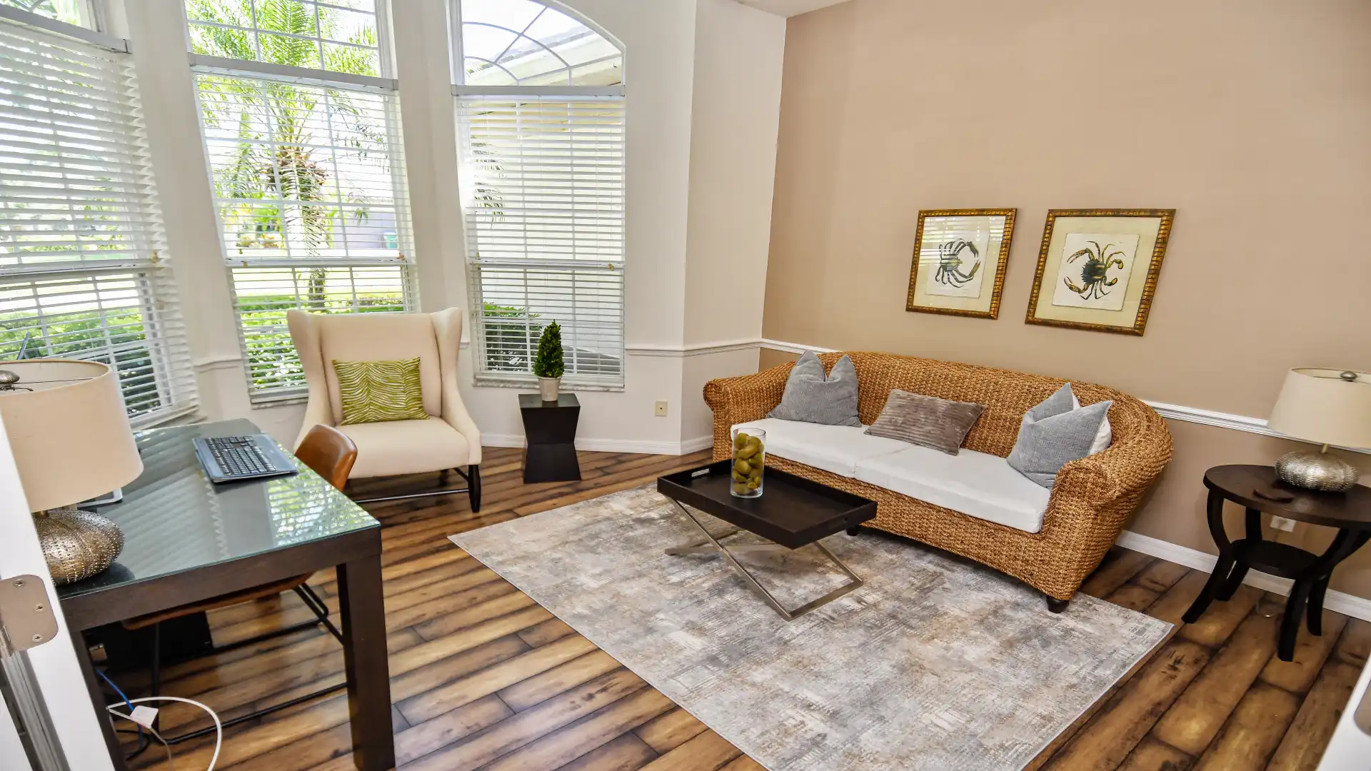 Office with Wi-Fi, where you can also relax on inviting seating areas