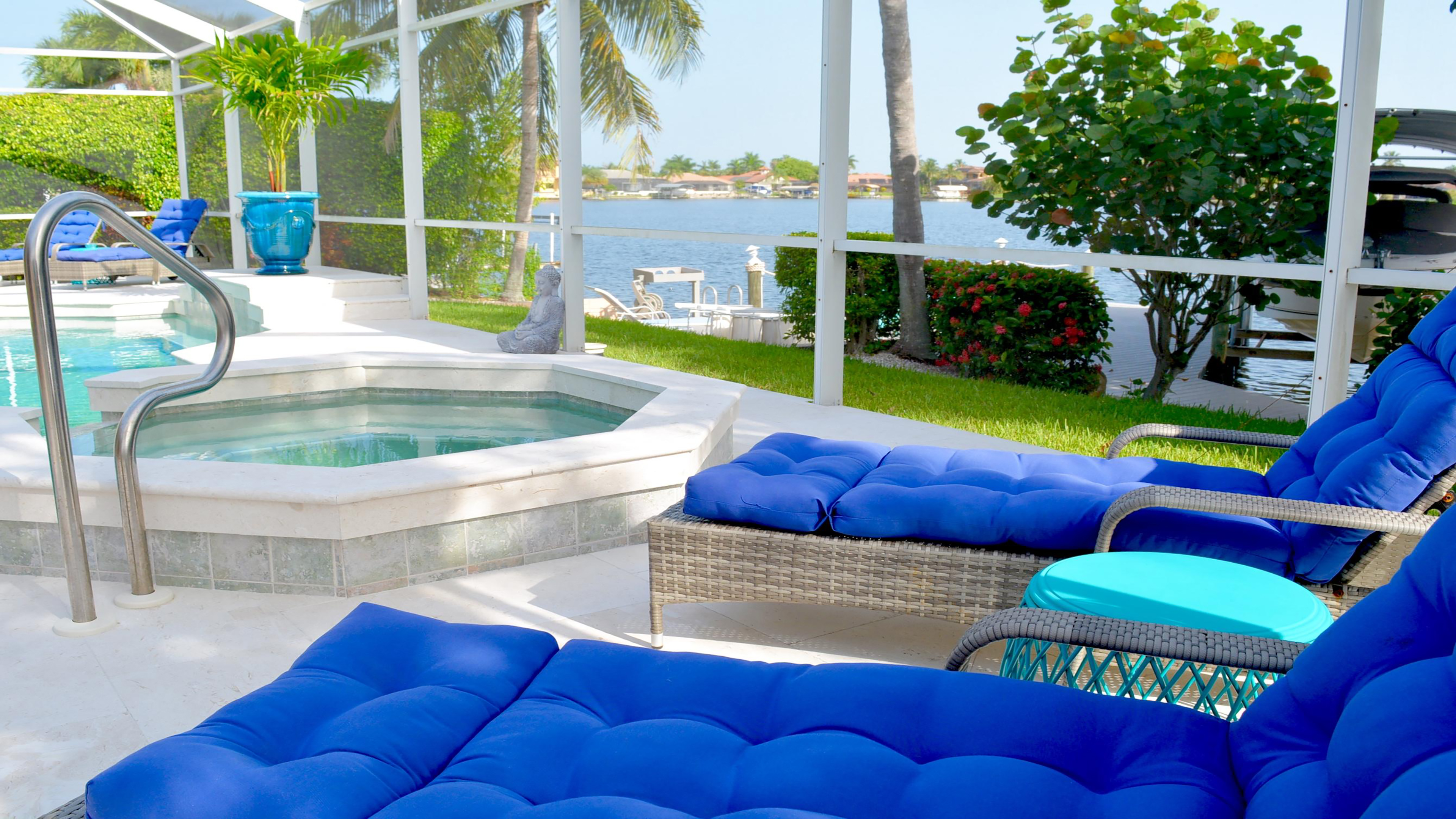 Comfortable lounge chairs are waiting just for you