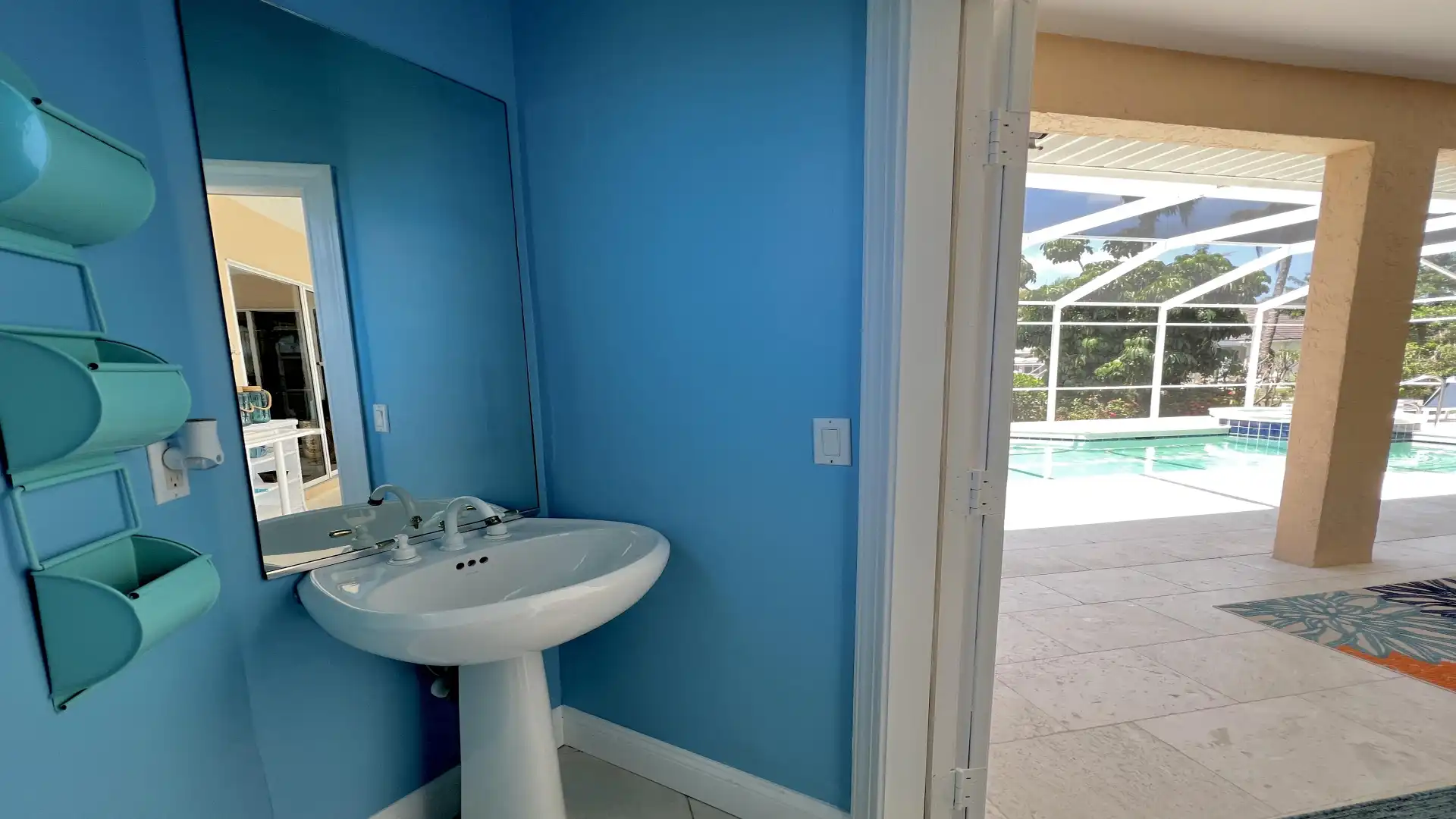 Pool bath and outside shower 
