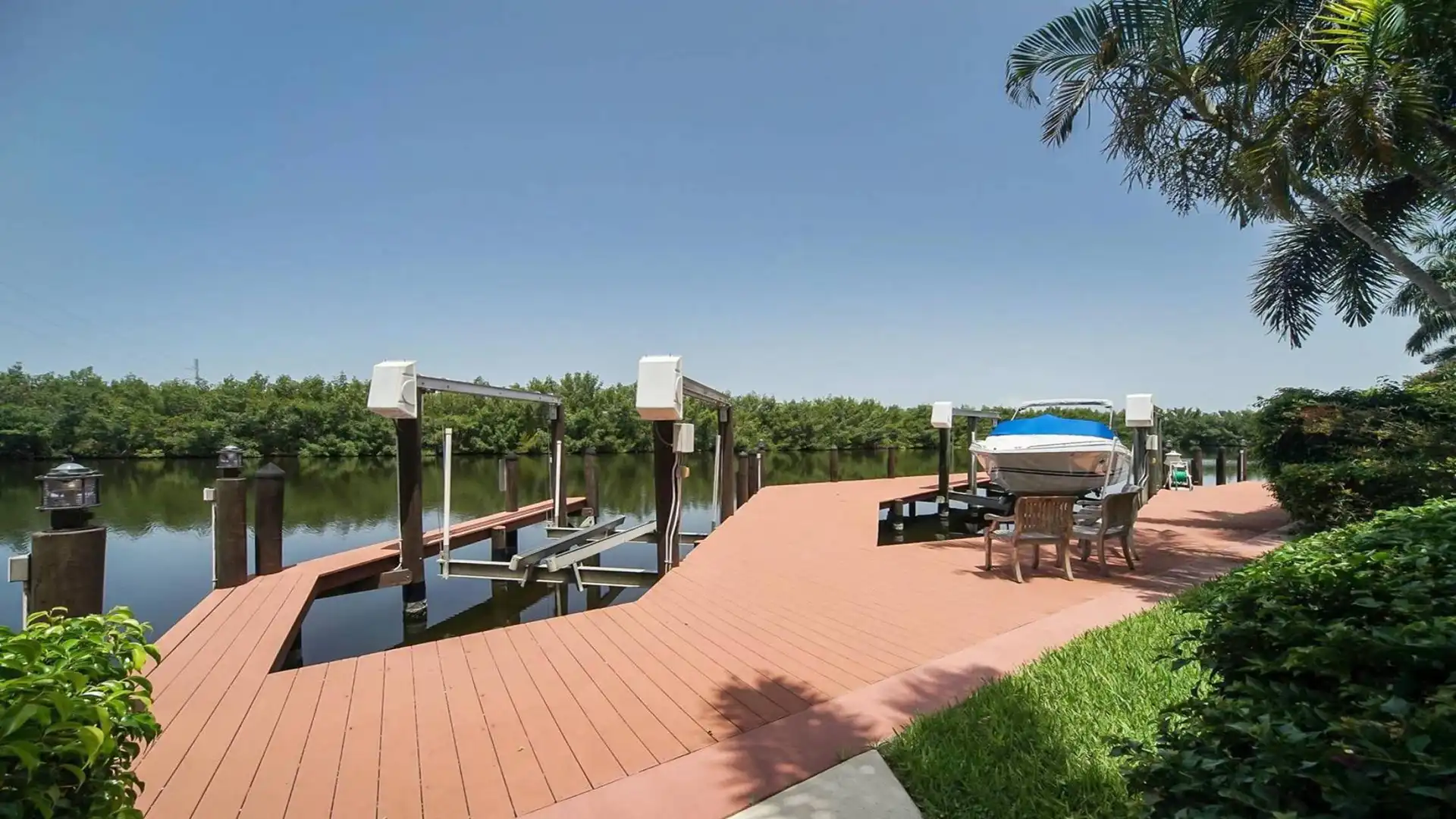 You can put your rental boat on the lift here