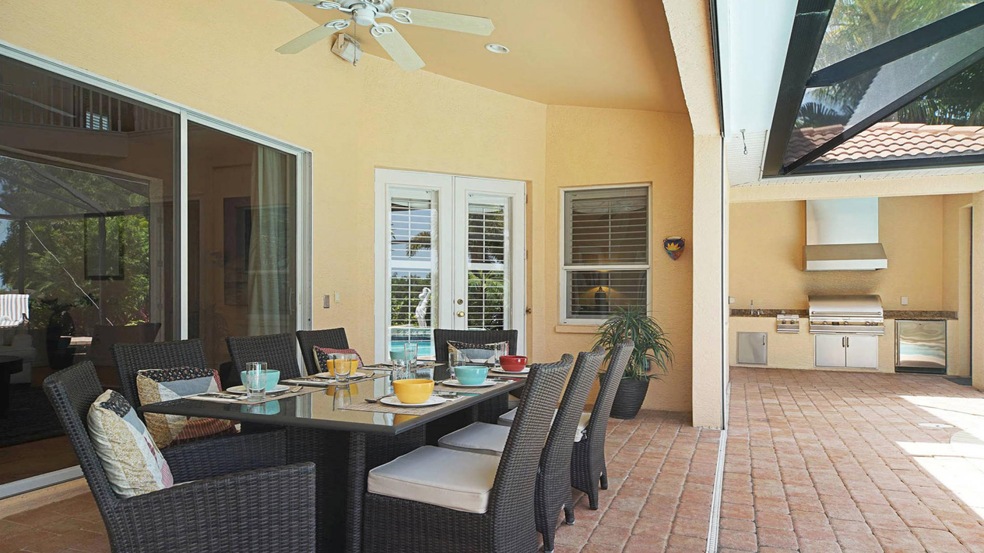 Eight guests can dine together on the patio