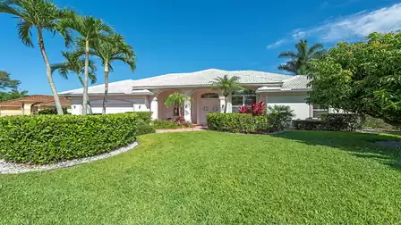 Beautiful lake front property in the Kings Lake community in Naples