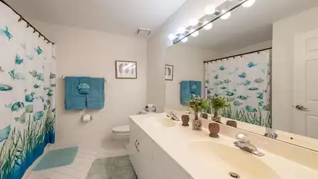 Bathroom with bath-shower combination, double sink and WC