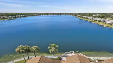 View over the clubhouse to the lake behind it