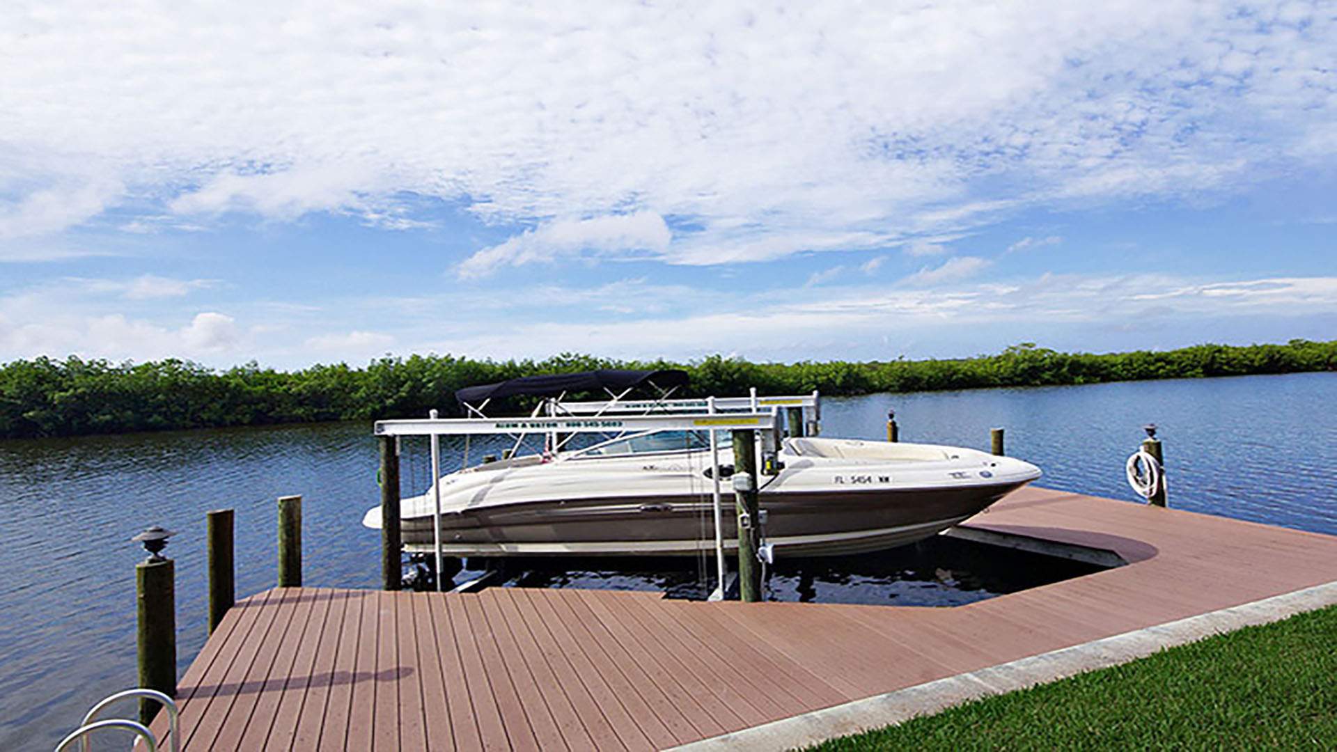 Sea Ray 240 Sundeck Deckboat boat rental in Cape Coral