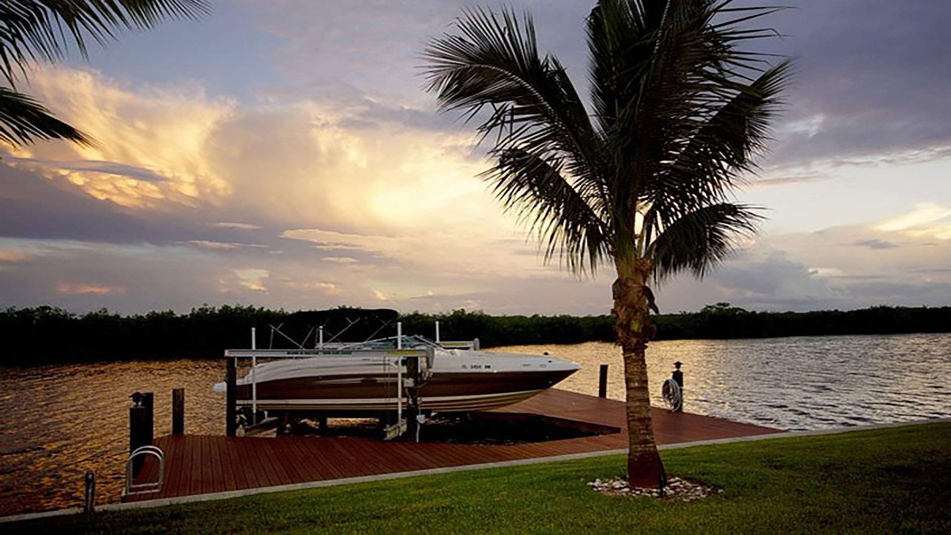 Sea Ray 240 Sundeck Deckboat boat rental in Cape Coral