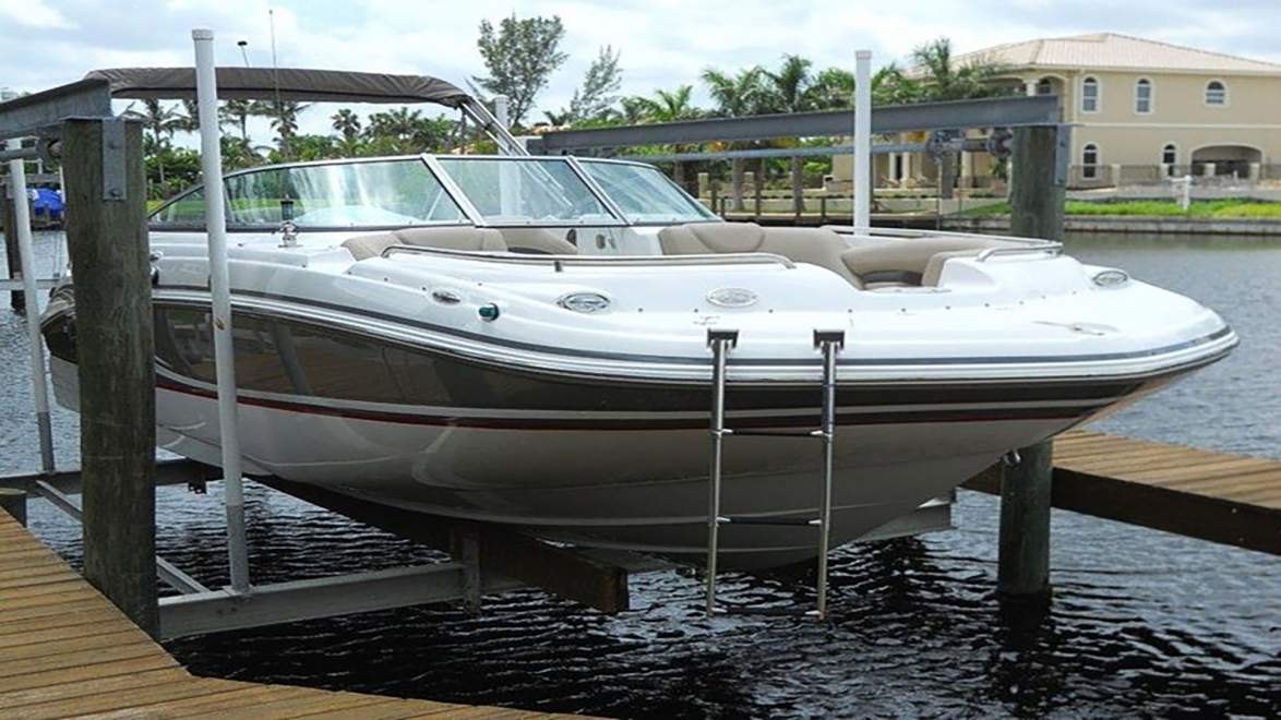 Hurricane Sundeck 2400 Deck Boat