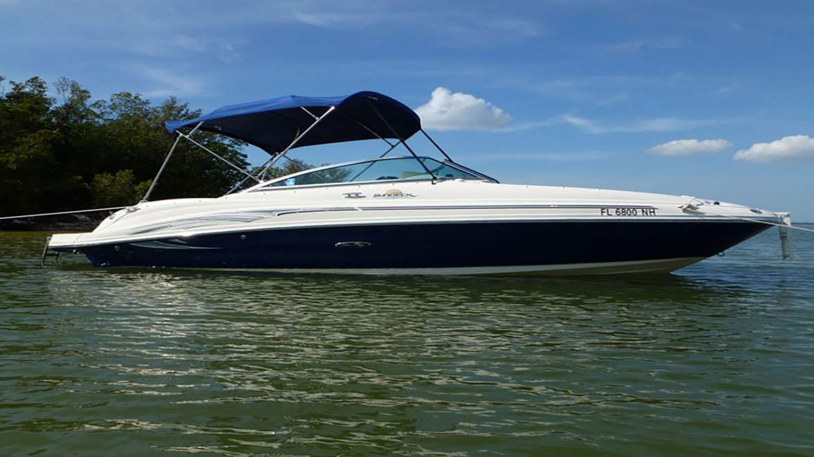 Sea Ray 220 Sundeck Deckboat